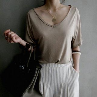 Wide V-neck Short-sleeve T-shirt