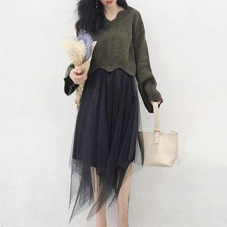 Scalloped Edge V-neck Sweater / Asymmetric Midi Tulle Skirt