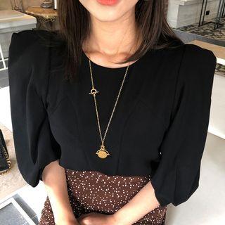 Round-neck Sharp-shoulder Top