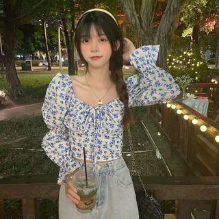 Square-neck Lace-up Strap Floral Puff-sleeve Top