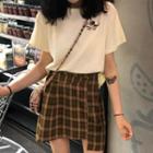Short-sleeve Angel T-shirt / Plaid Asymmetric A-line Skirt