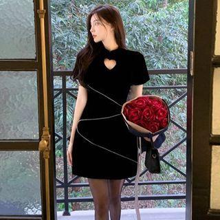 Short-sleeve Strappy Heart Cutout Qipao