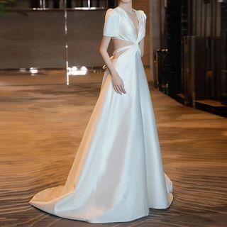 Short-sleeve Knotted Cutout A-line Lace Wedding Gown