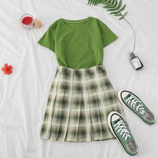 Set: Short-sleeve T-shirt + Pleated Plaid Skirt