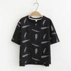 Short-sleeve Feather Print T-shirt Black - One Size