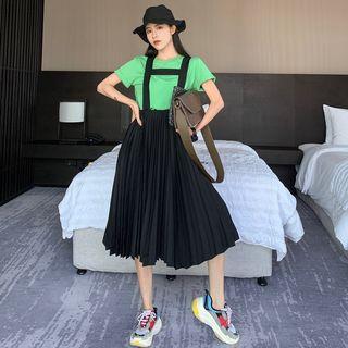 Plain Short-sleeve T-shirt / Pleated Jumper Skirt