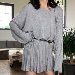 Set: Long-sleeve T-shirt + A-line Skirt