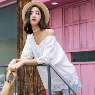 Eyelace Lace Trim V-beck Blouse