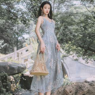 Spaghetti Strap Lace Midi Dress / Light Jacket