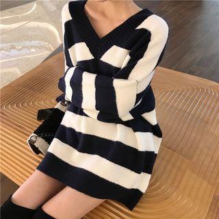 Striped V-neck Sweater Stripe - Black & White - One Size