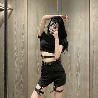 Strappy Shorts / Short-sleeve Cropped T-shirt / Grommet Belt / Set