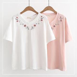 Short-sleeve Embroidered Flower V-neck T-shirt