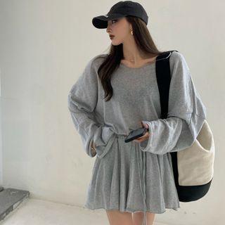 Long-sleeve Plain T-shirt / High-waist Plain Pleated Skirt