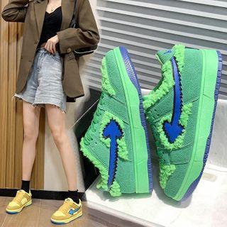 Ripped Arrow Print Sneakers