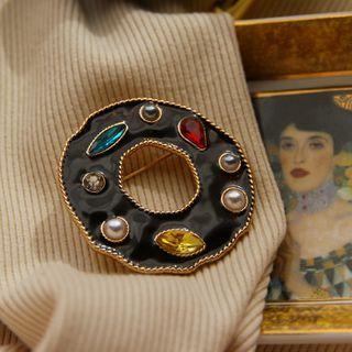 Gemstone Brooch Pin Black & Gold - One Size