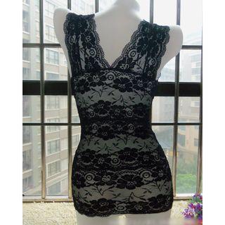 V-neck Lace Padded Tank Top