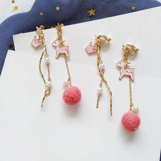 Non-matching Bobble Faux Pearl Deer & Crown Dangle Earring