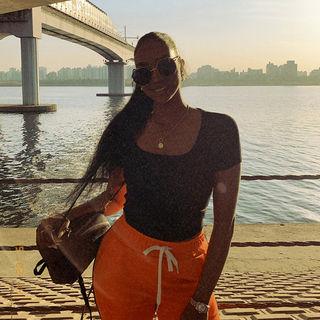 Scoop-neck Cropped T-shirt