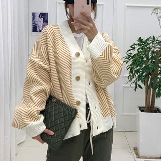 V-neck Pattern Loose-fit Cardigan