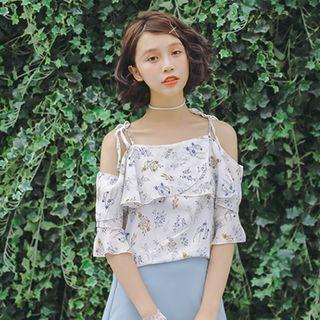 3/4-sleeve Floral Ruffled Cutout Top