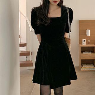Short-sleeve Velvet Flared Dress