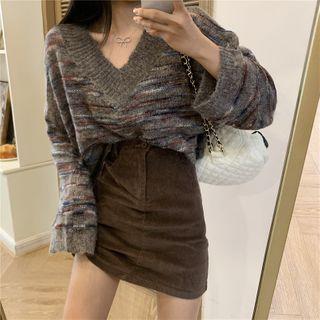 V-neck Crop Sweater / Plain Mini Skirt