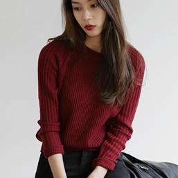 Round-neck Raglan-sleeve Sweater