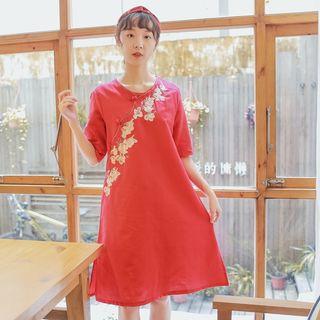 Short-sleeve Flora Embroidery Dress