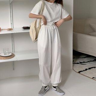 Set: Plain Short-sleeve T-shirt + Cropped Harem Pants