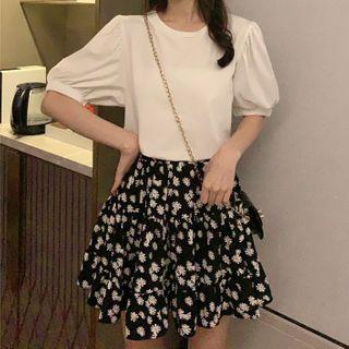 Short-sleeve Cutout-back T-shirt / Floral Mini A-line Skirt