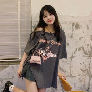 Short-sleeve Cold-shoulder Lettering Asymmetrical T-shirt Gray - One Size