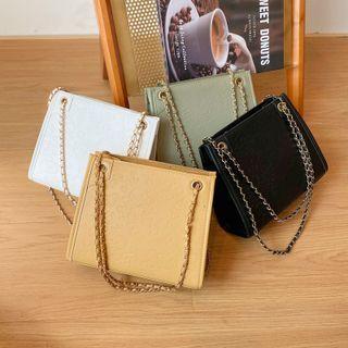 Embossingchain Shoulder Bag