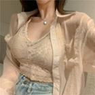 Loose-fit Light Shirt / Lace Bralette