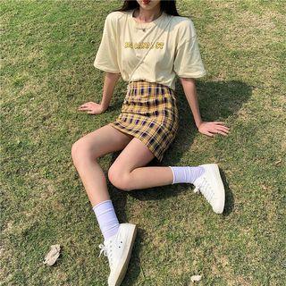 Lettering Short-sleeve T-shirt / Plaid Pencil Skirt