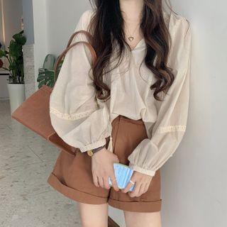 Lace Trim Blouse / Plain Shorts