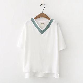 Short-sleeve Panel V-neck T-shirt