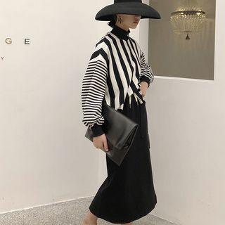 Turtleneck Striped Sweatshirt / A-line Midi Skirt