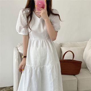 Short-sleeve V-neck Quilted Dress White - One Size