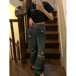 Short-sleeve Lettering Cropped T-shirt / Distressed Wide-leg Jeans