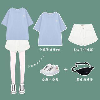 Short-sleeve Floral Embroidered T-shirt / Ripped Denim Shorts