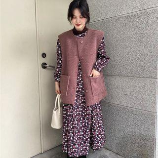 Set : Fleece Sleeveless Vest + Floral Midi Dress