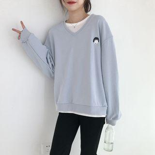 V-neck Sweatshirt / Plain T-shirt