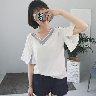 Short-sleeve Loose-fit Sheath V-neck T-shirt