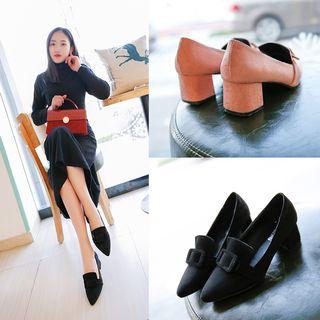 Buckled Pointy-toe Pumps
