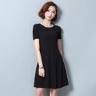 Elbow-sleeve Round Neck Dress / Short-sleeve Dress