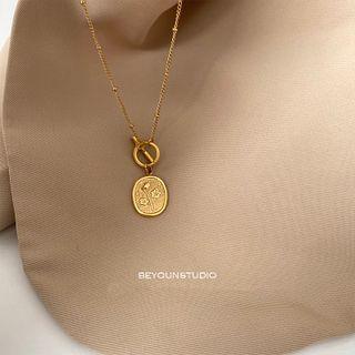 Flower Oval Pendant Necklace E284 - Gold - One Size