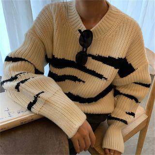 Print Sweater White & Black - One Size
