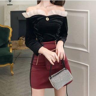 Set: Off-shoulder Ruffled Top+ Faux-leather Skirt