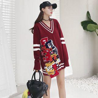Contrast Stripe V-neck Applique Sweater