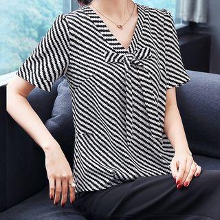 Short-sleeve Wavy Striped V-neck Chiffon Blouse